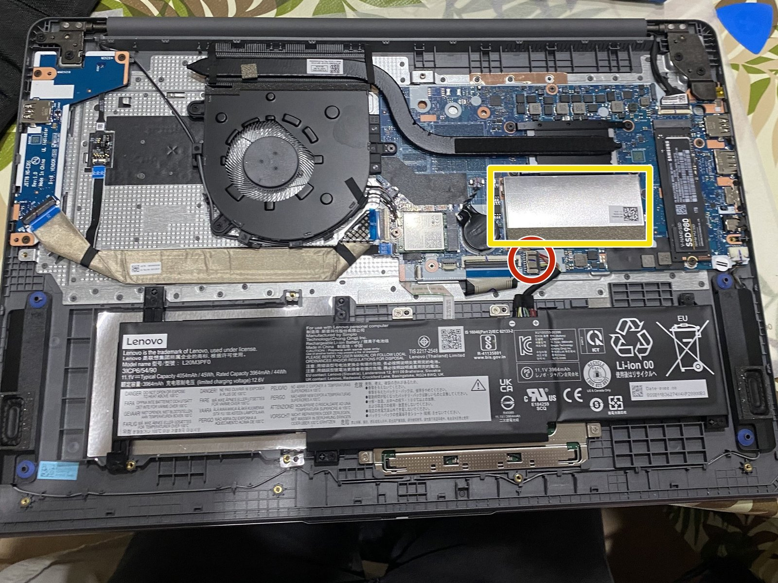 Internal Photo of Lenovo IdeaPad 3-17ADA6, 3-17ALC6, 3-17ABA7, 3-17IAU7, 3-17IRU7, green backlit US keyboard (Ideapad 3-17IAU7)